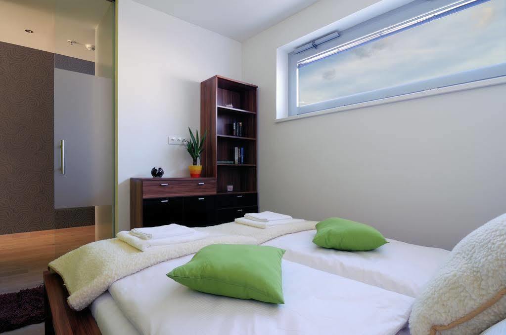 Vn17 Apartments Прага Экстерьер фото